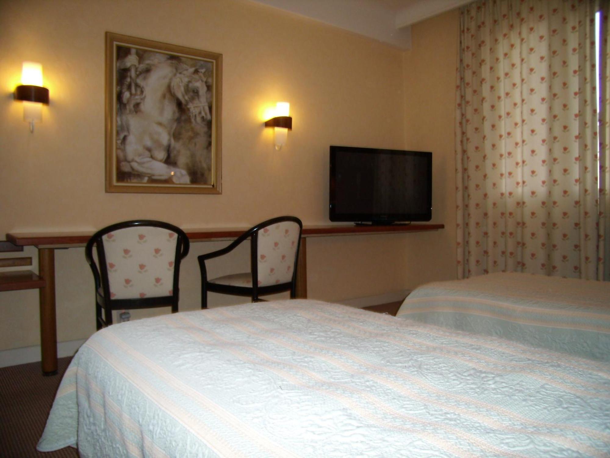 Hotel Chiffre Albi Exterior foto