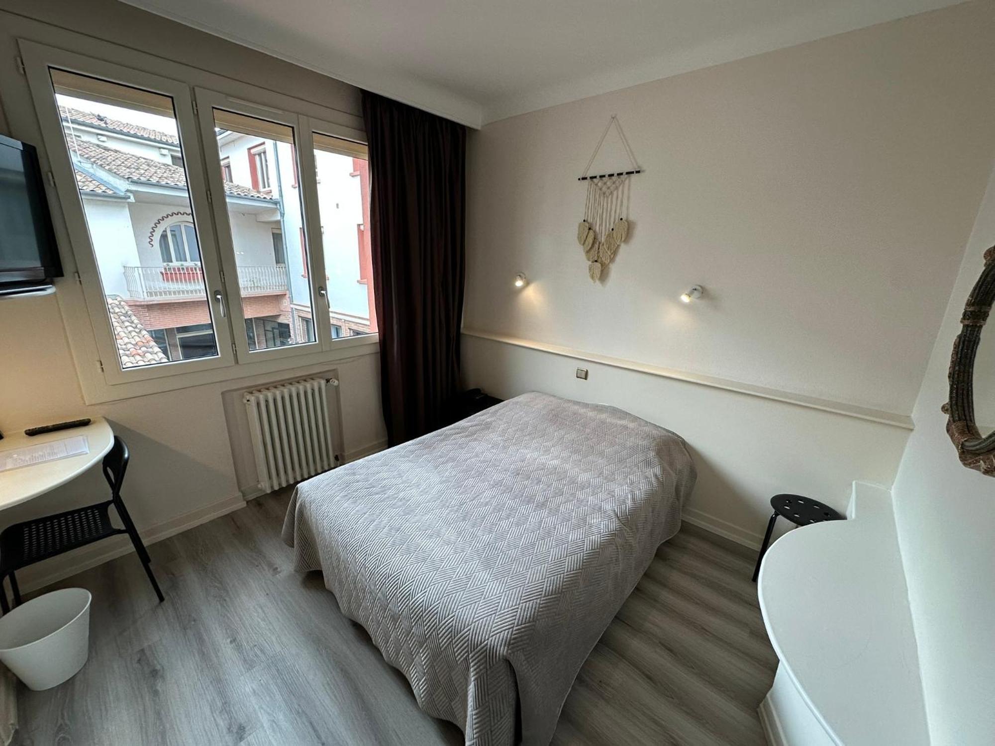 Hotel Chiffre Albi Habitación foto